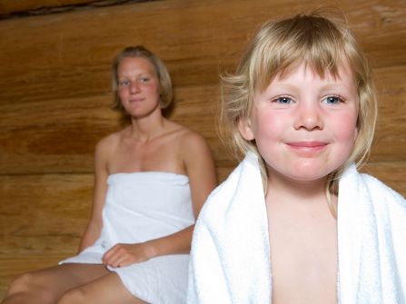 Familiensauna · Große Außensauna · Saunalandschaft der Sole-Therme Otterndorf